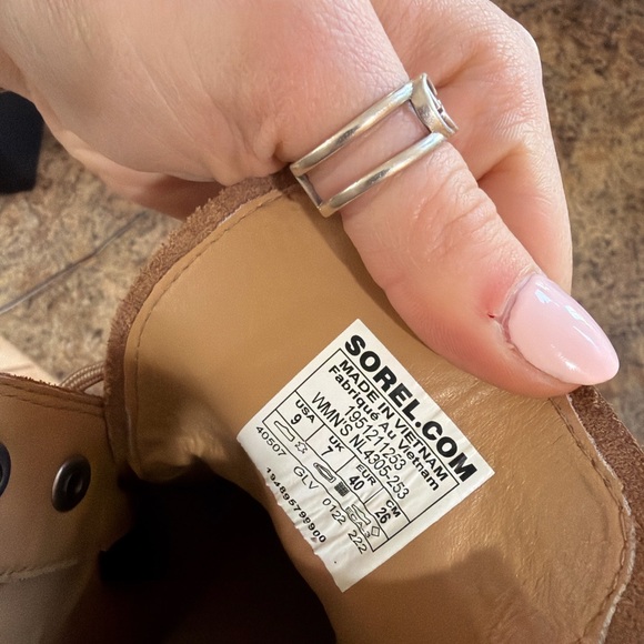 Sorel Tan Lace-Up Platform Women's Boots with Black Sole - Picture 5 of 5